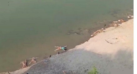 corona dead bodies in Ganga