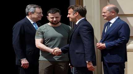 Zelenskiy greets Macron