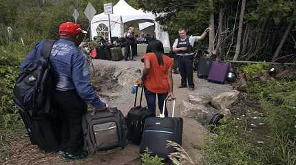 Police officer informs a migrant couple