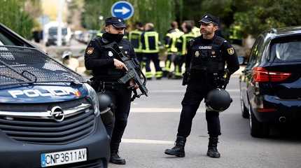 Police stands outside of Ukrainian embassy