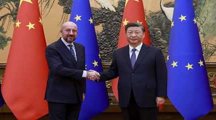 Xi Jinping shakes hands with Charles Michel