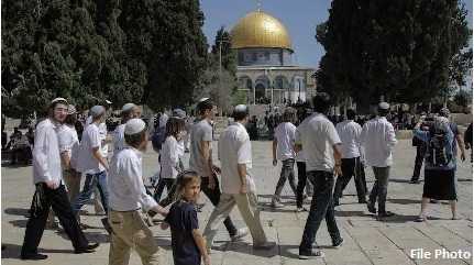 Israel settlers storming Al-Aqsa