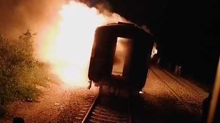 fire on passenger train in Pakistan