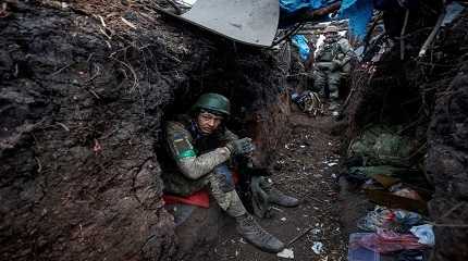 Ukrainian servicemen rest