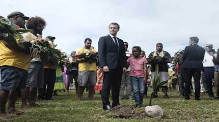 Emmanuel Macron pays tribute to the Kanak tribe of Hwadrilla