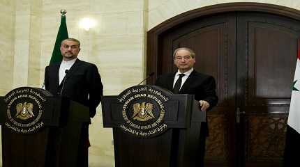 Syrian FM Faisal Mekdad (R) with his Iranian counterpart Hossein Amir-Abdollahian