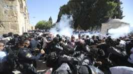 Israeli police clashes with Palestinian worshippers at al-Aqsa mosque