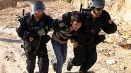 Israeli forces arresting children