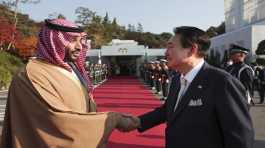 Crown Prince Mohammed bin Salman hands with Yoon Suk Yeol