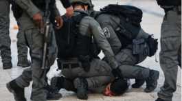 Israeli soldiers arrest palestian