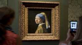 Johannes Vermeer's Girl with a Pearl Earring painting 