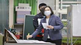 Tsai Ing-wen casts her ballots