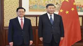 Xi Jinping stands with John Lee