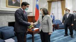 Tsai Ing wen shakes hands with Ro Khanna