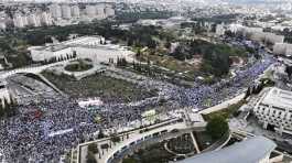 Tens of thousands Israelis protest against Prime Minister Benjamin Netanyahu