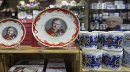 Coronation plates and cups for sale in a gift shop in London