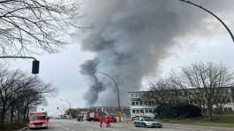 Heavy smoke rises during a major fire in Hamburg