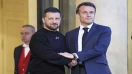 Emmanuel Macron welcomes Volodymyr Zelenskyy
