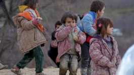 refugee children near Syrian-Turkish border