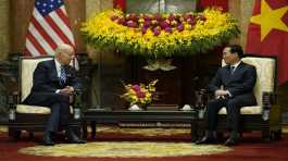 Joe Biden meets Vo Van Thuong